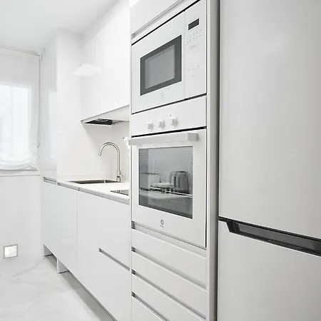 Ruiz Zorrilla - By Wehomes アパート *